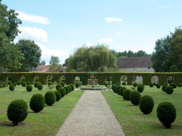 gardens at Dampierre sur Bouton
